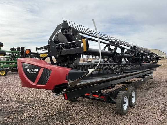 Image of MacDon FD135 equipment image 4