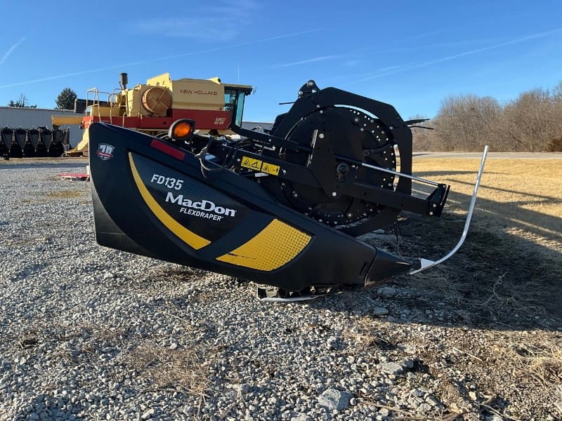 2020 MacDon FD135 Equipment Image0