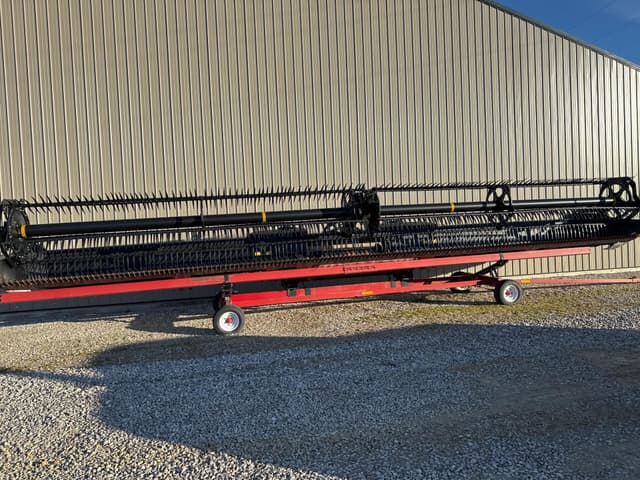 Image of MacDon FD140 equipment image 4