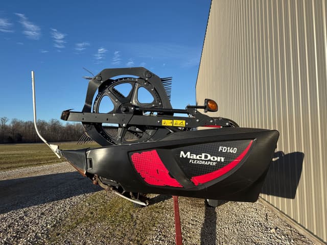 Image of MacDon FD140 equipment image 3