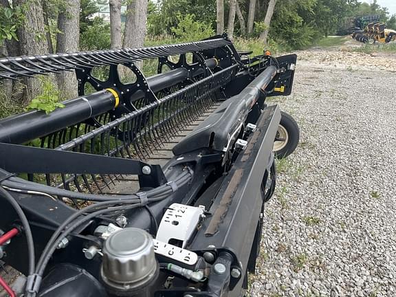 Image of MacDon FD140 equipment image 4