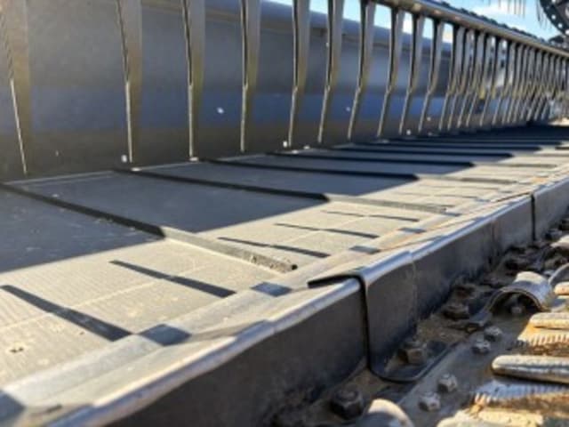 Image of MacDon FD140 equipment image 4