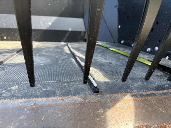 Image of MacDon FD140 equipment image 4