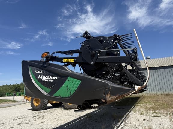 Image of MacDon FD140 equipment image 3