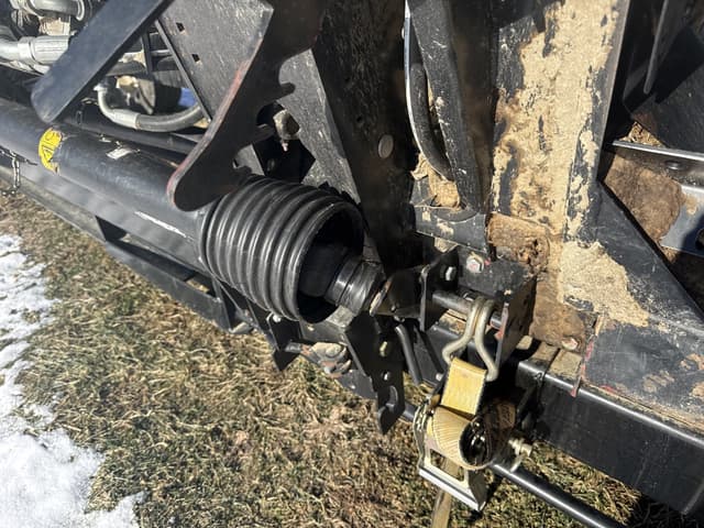 Image of MacDon FD140 equipment image 4