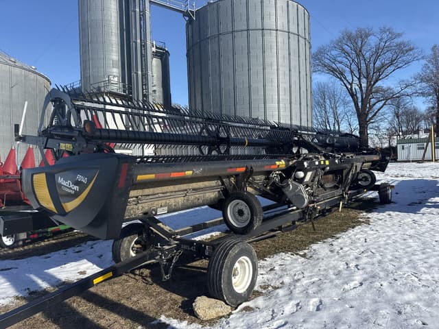 Image of MacDon FD140 equipment image 4