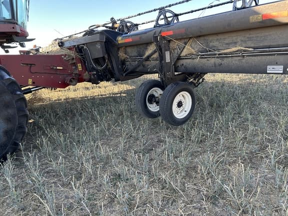 Image of MacDon FD140 equipment image 3