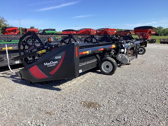 Image of MacDon FD140 equipment image 4