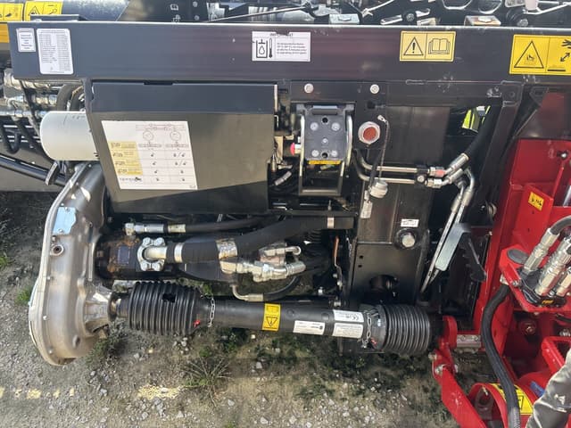 Image of MacDon FD140 equipment image 3