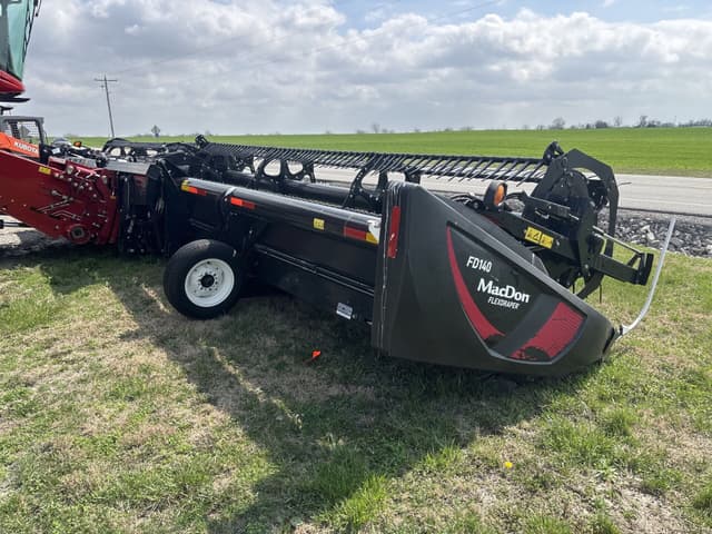 Image of MacDon FD140 equipment image 2