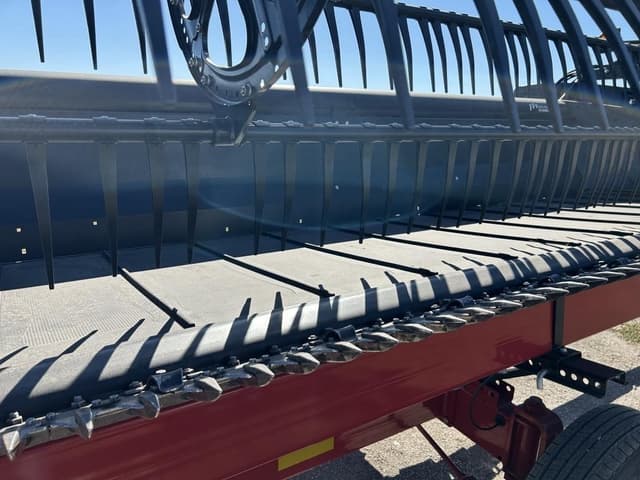 Image of MacDon FD140 equipment image 2