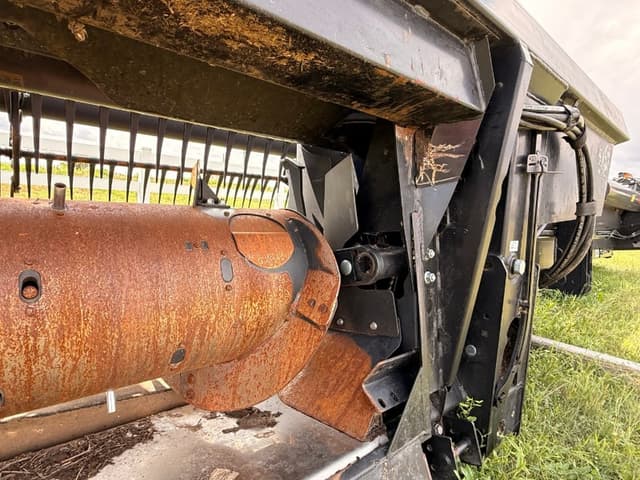Image of MacDon FD140 equipment image 3