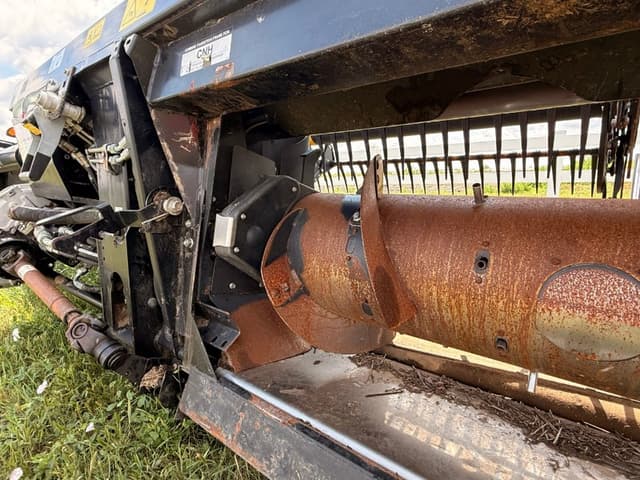 Image of MacDon FD140 equipment image 4
