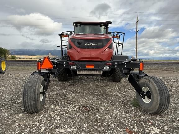 Image of MacDon M1170 equipment image 4