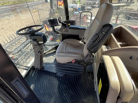 Image of MacDon M1170 equipment image 1
