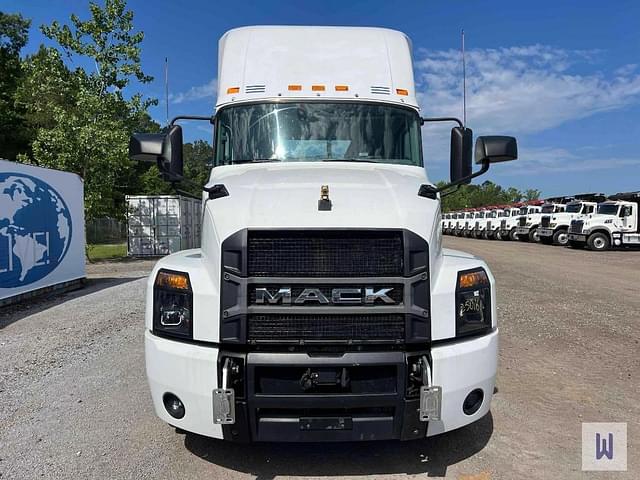 Image of Mack AN64T equipment image 2