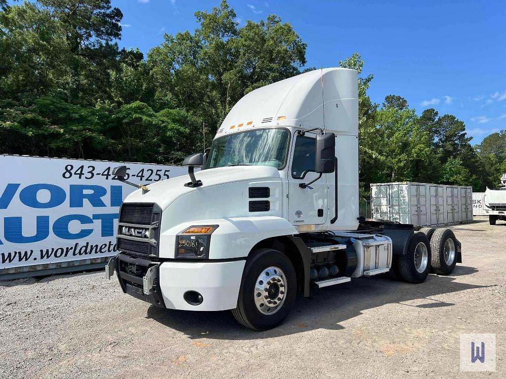 Image of Mack AN64T Primary image