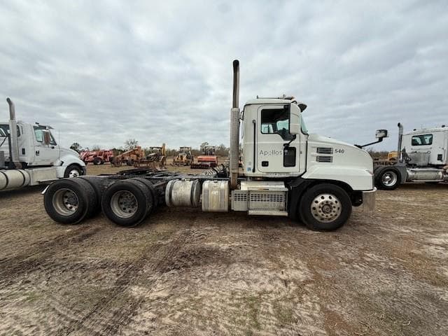 Image of Mack AN64T equipment image 1