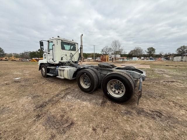 Image of Mack AN64T equipment image 4