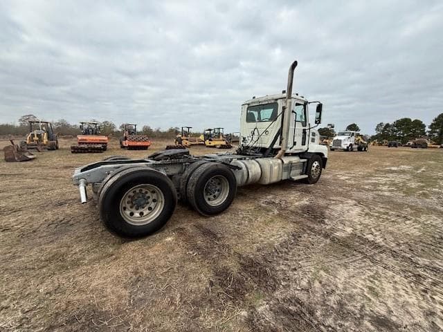 Image of Mack AN64T equipment image 2