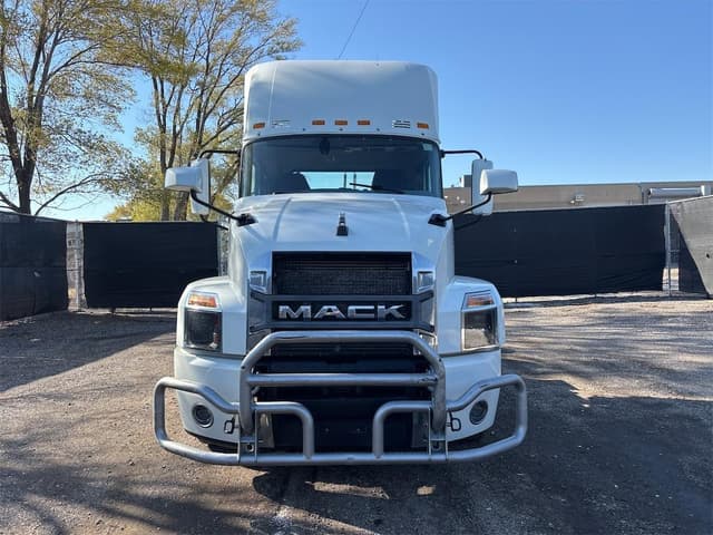 Image of Mack Anthem equipment image 1