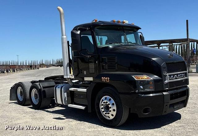 Image of Mack AN64T equipment image 2
