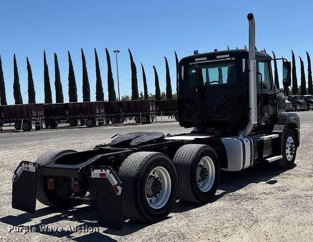 Image of Mack AN64T equipment image 4