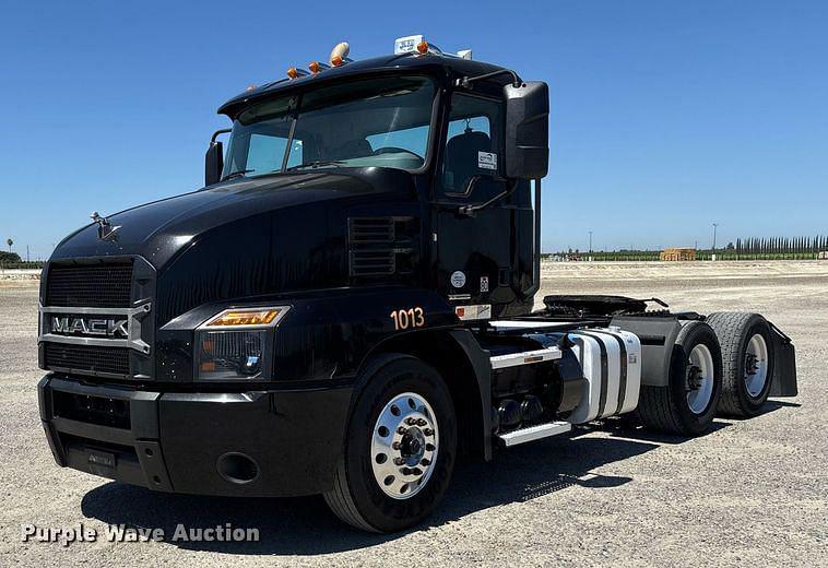 Image of Mack AN64T Primary image