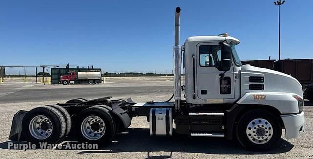 Image of Mack AN64T equipment image 3