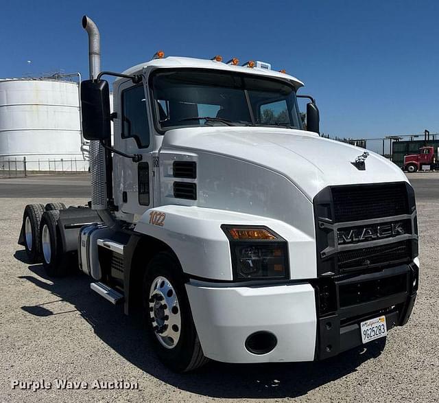 Image of Mack AN64T equipment image 2