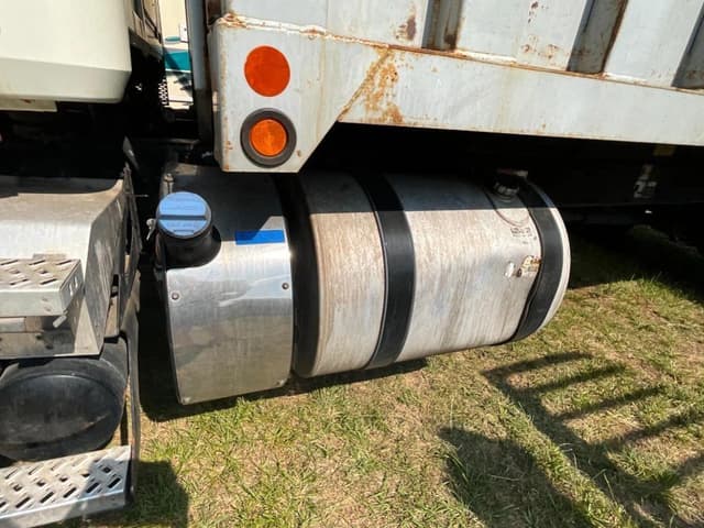 Image of Mack Anthem equipment image 3