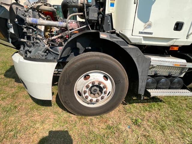 Image of Mack Anthem equipment image 1