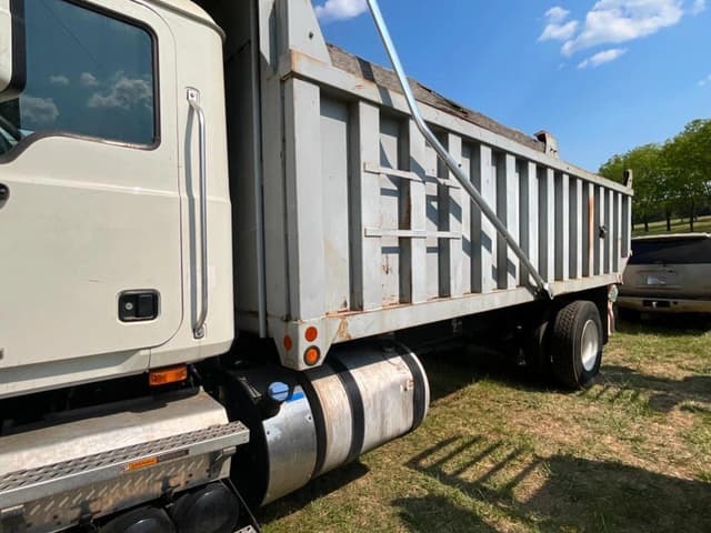 Image of Mack Anthem equipment image 2