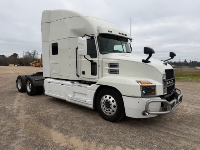 Image of Mack Anthem equipment image 1