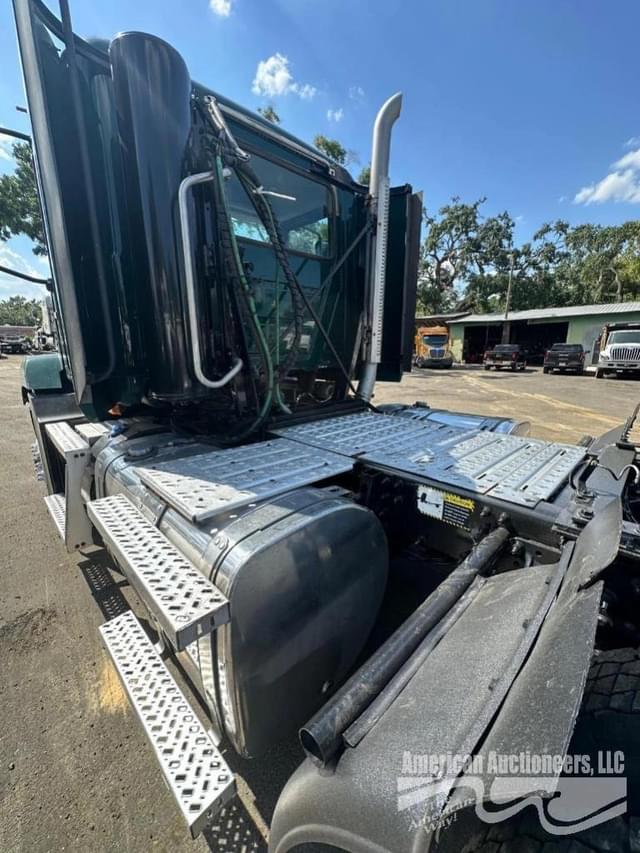 Image of Mack Anthem equipment image 4