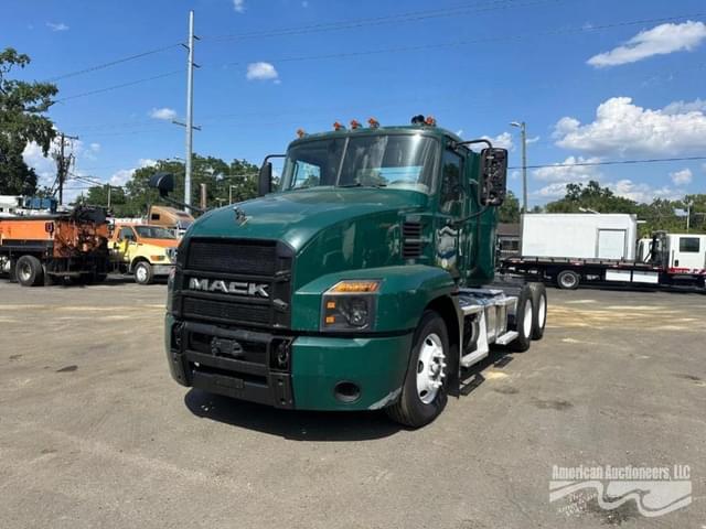Image of Mack Anthem equipment image 1