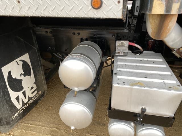 Image of Mack GR64F equipment image 4