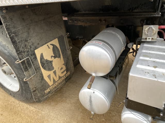 Image of Mack GR64F equipment image 4