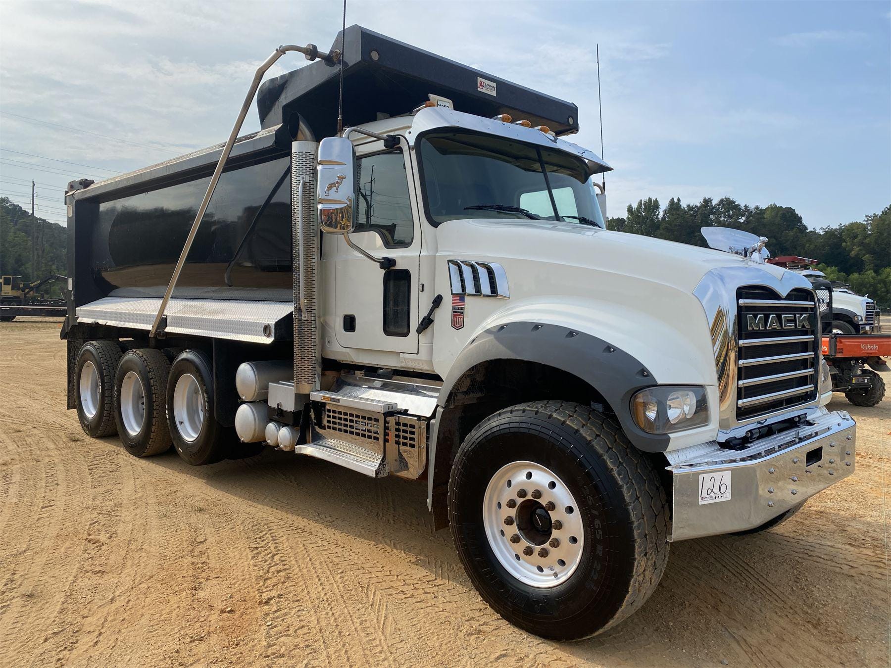 Main image Mack GR64F