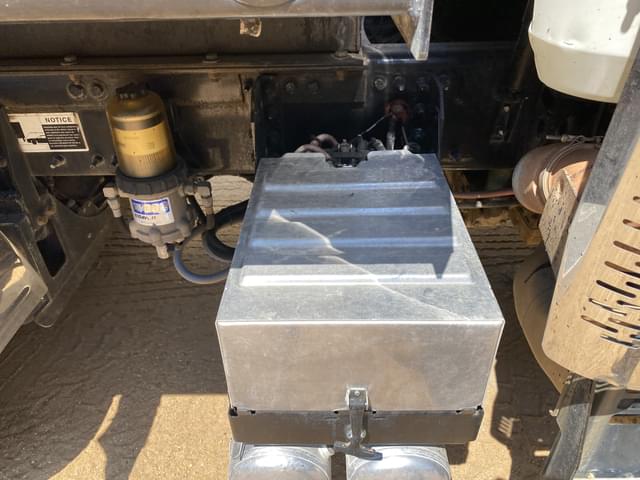 Image of Mack GR64F equipment image 4