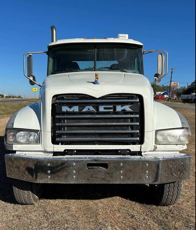 Image of Mack GR64FT equipment image 2