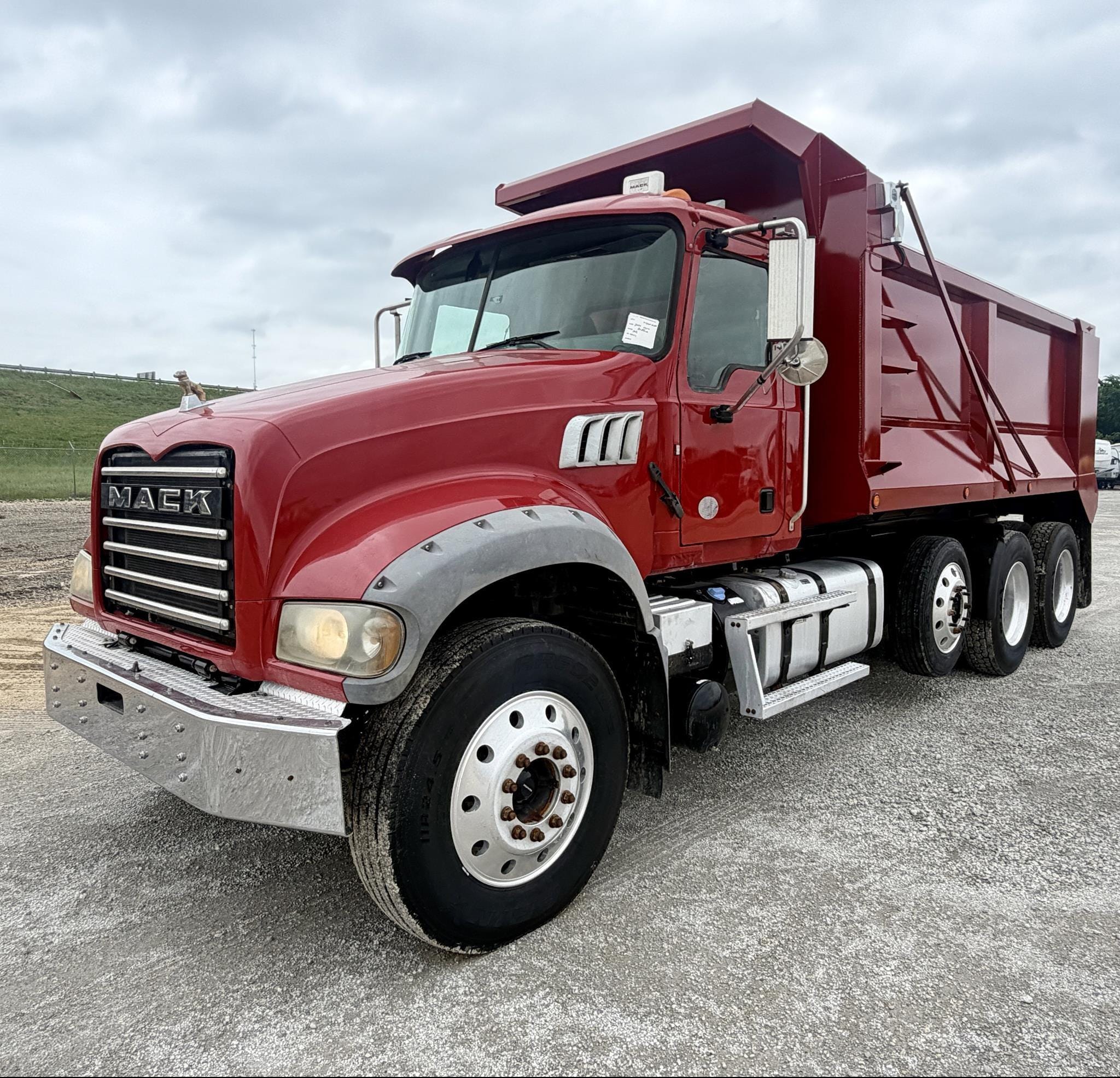 2020 Mack Granite Equipment Image0