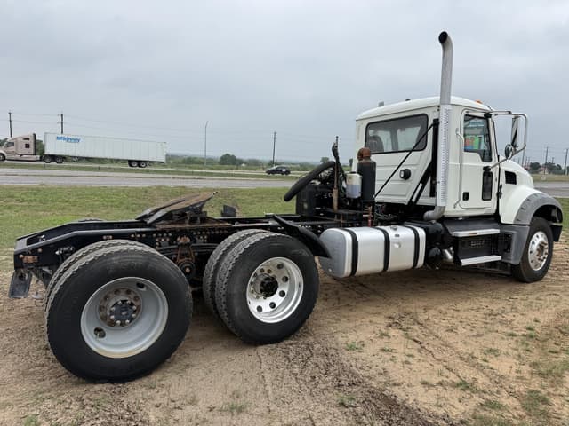 Image of Mack Granite equipment image 4