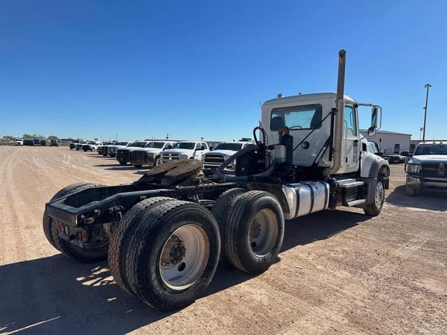 Image of Mack GR64FT equipment image 1