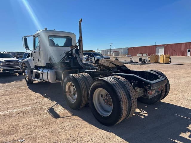 Image of Mack GR64FT equipment image 2