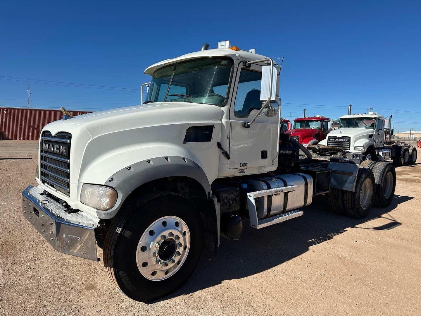 2020 Mack GR64FT Equipment Image0
