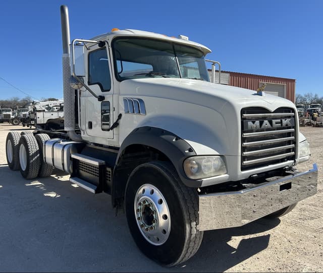 Image of Mack GR64FT equipment image 2