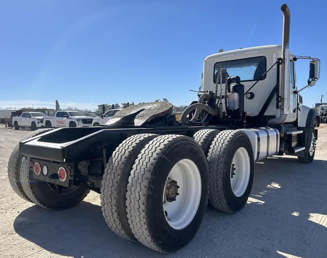 Image of Mack GR64FT equipment image 3