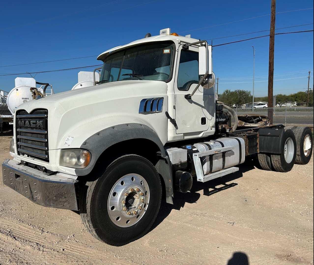 2020 Mack GR64FT Equipment Image0