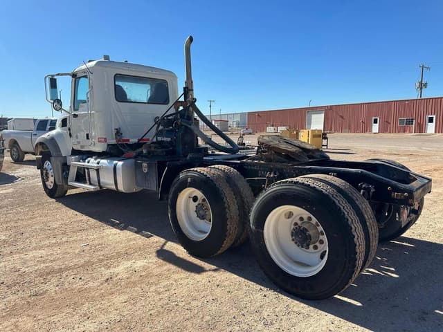 Image of Mack GR64FT equipment image 1